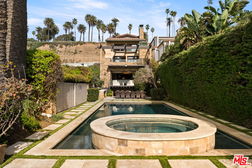 964 Palisades Beach Road — architectural residence