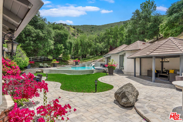 204 Bell Canyon Road, Bell Canyon CA: https://media.crmls.org/mediaz/7e409881-6569-4ee9-be6c-6c693734fd8f.jpg