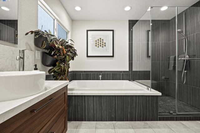 6408 Boone Dr, Castro Valley CA: https://media.crmls.org/mediaz/7e40bd5b-5423-43d0-9499-3bd7c659a71c.jpg