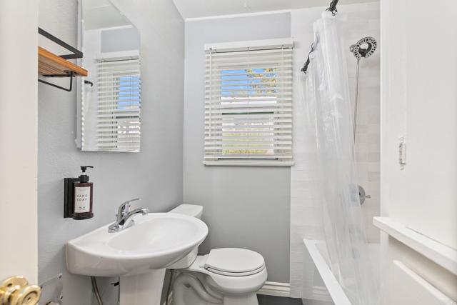 928 930 Osborne Street, Vista CA: https://media.crmls.org/mediaz/7e410dd0-182f-47ee-8d30-f5b52dc8e4d6.jpg