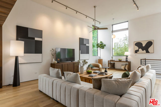 520 Broadway Street, Venice CA: https://media.crmls.org/mediaz/7e4188fc-3215-4134-ae3c-5abd47b4f096.jpg