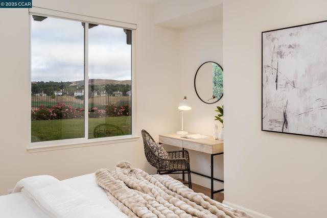9356 Mediar Dr, San Ramon CA: https://media.crmls.org/mediaz/7e4196b8-0e5e-4d0f-b009-1eb28e10f6d2.jpg