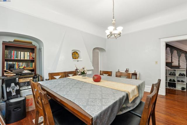 1706 Fairview St, Berkeley CA: https://media.crmls.org/mediaz/7e429908-680f-4653-9e95-cf756de4b731.jpg