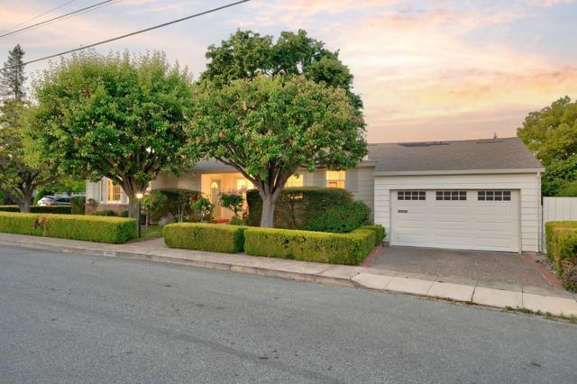 1405 Oakhurst Avenue, San Carlos CA: https://media.crmls.org/mediaz/7e42b62d-8c62-43f8-86ec-56e51c5db56c.jpg
