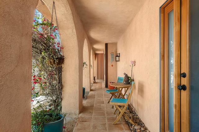 2525 N Farrell Drive, Palm Springs CA: https://media.crmls.org/mediaz/7e430bfe-55ee-4364-97ff-2d06bff2d720.jpg