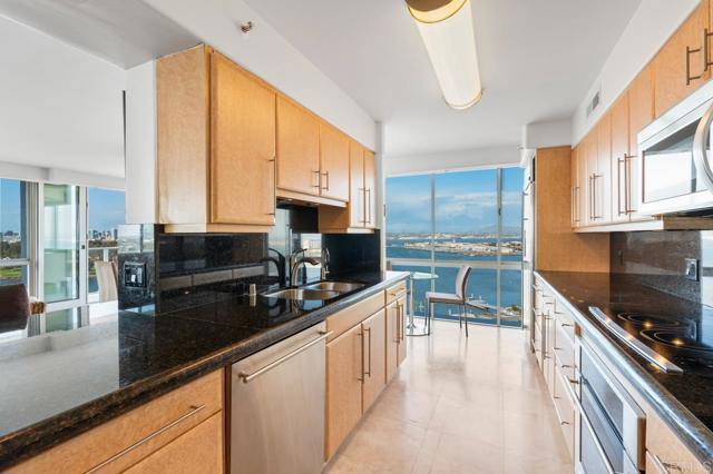 Detail Gallery Image 40 of 74 For 1820 Avenida Del Mundo #1507,  Coronado,  CA 92118 - 3 Beds | 2 Baths