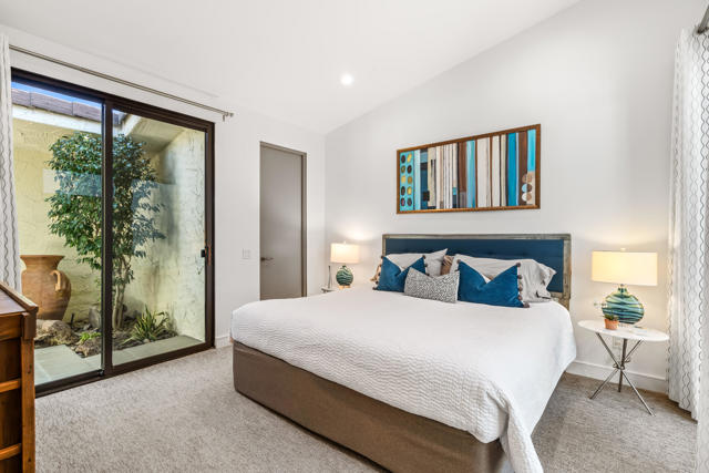 44841 Desert Horizons Drive, Indian Wells CA: https://media.crmls.org/mediaz/7e441385-69da-4023-b0d2-d388716afc18.jpg