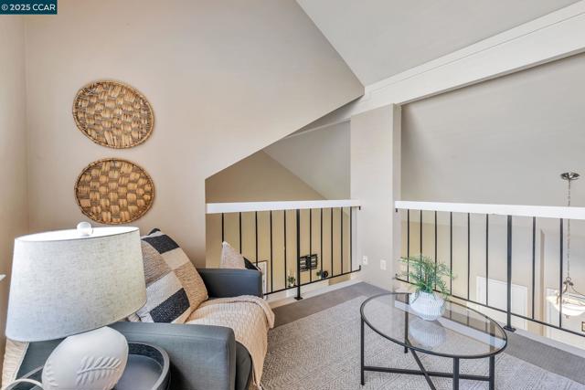102 Northcreek Cir, Walnut Creek CA: https://media.crmls.org/mediaz/7e44cd8f-bf9d-4c41-b244-cf9403042130.jpg