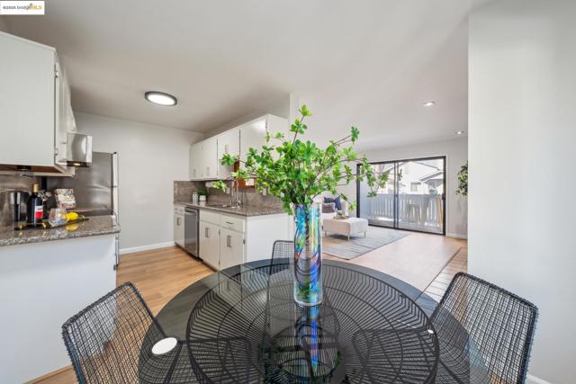 92 Schooner Ct, Richmond CA: https://media.crmls.org/mediaz/7e4582e9-73f6-4f3e-a2b4-9f7ce25debc1.jpg