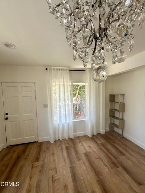401 Del Norte Street, Los Angeles CA: https://media.crmls.org/mediaz/7e45cc4b-cefe-462c-b86f-236fef0102cf.jpg
