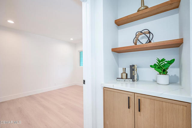 674 Lautrec Court, Thousand Oaks CA: https://media.crmls.org/mediaz/7e45d9e7-2ec7-4589-b49d-280f4c67634d.jpg