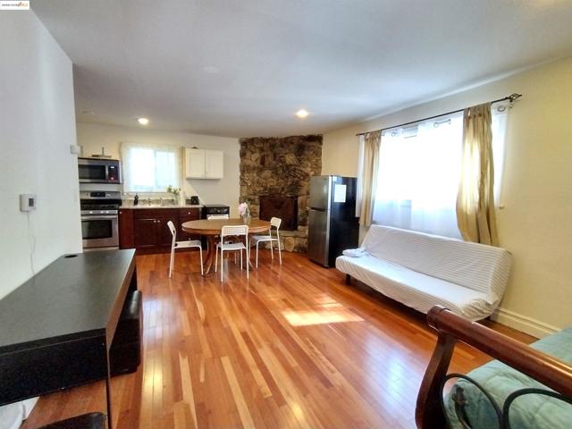 864 San Francisco Ave, South Lake Tahoe CA: https://media.crmls.org/mediaz/7e4681f2-f045-4693-aa2a-61868671ab96.jpg