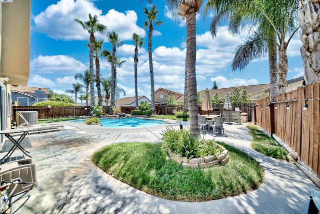 4516 Old Mill Ct, Salida CA: https://media.crmls.org/mediaz/7e46a93e-4356-4db1-8d53-5b667b935271.jpg