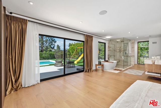 16015 Valley Wood Road, Sherman Oaks CA: https://media.crmls.org/mediaz/7e47305d-cf50-42f0-9847-4cc899fe28b2.jpg