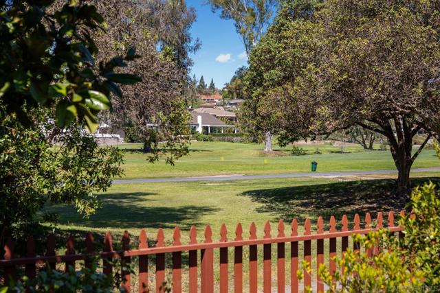 17268 Bernardo Oaks Dr, San Diego CA: https://media.crmls.org/mediaz/7e4751ec-4687-4e31-a4f9-f7f628d721a6.jpg