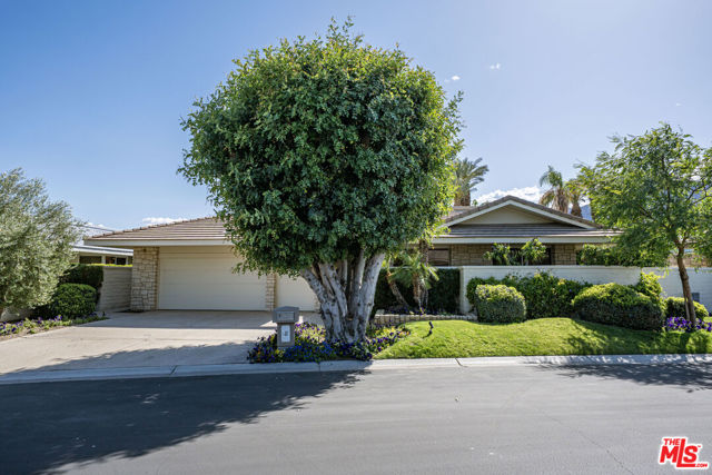 7 Churchill Lane, Rancho Mirage CA: https://media.crmls.org/mediaz/7e47b931-b6ef-4d95-bef5-2ca48efb283d.jpg