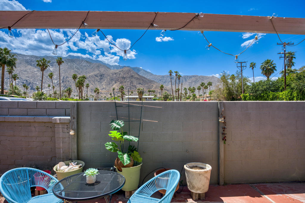 https://media.crmls.org/mediaz/7e47e13a-19d8-435c-b924-84877607f17e.jpg?preset=X-Large