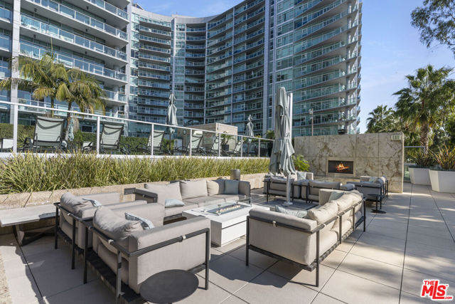 13650 MARINA POINTE Drive, Marina del Rey CA: https://media.crmls.org/mediaz/7e483cfa-251a-4b8b-89cf-cb583c719d35.jpg