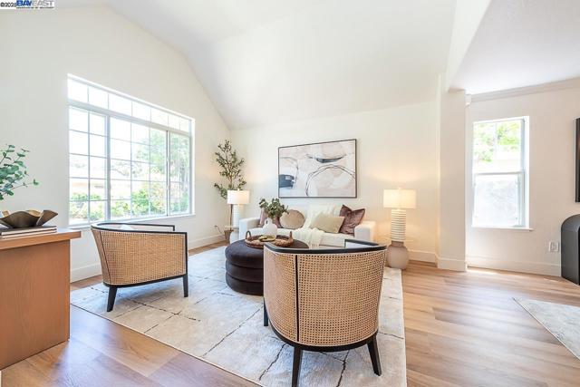 34233 Perry Glen Ter, Union City CA: https://media.crmls.org/mediaz/7e486c60-54d4-451b-8bdc-652f318b6355.jpg