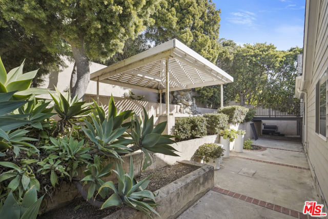 31763 Cottontail Lane, Malibu CA: https://media.crmls.org/mediaz/7e4870b0-f618-4e1d-b372-cd5ec35c9e3b.jpg