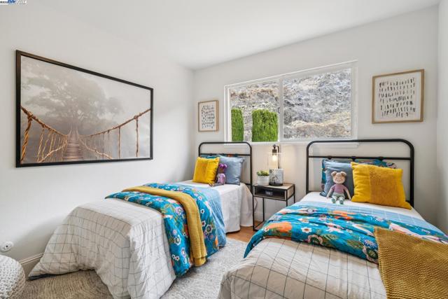 598 CRESTMONT DRIVE, Oakland CA: https://media.crmls.org/mediaz/7e4881da-25c2-4ae5-b9e5-3acdc9bdb7bb.jpg