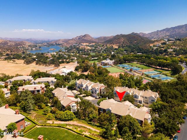 2479 Swanfield Court, Lake Sherwood CA: https://media.crmls.org/mediaz/7e48a301-0bd9-4cc2-86bd-6f9c651c728f.jpg