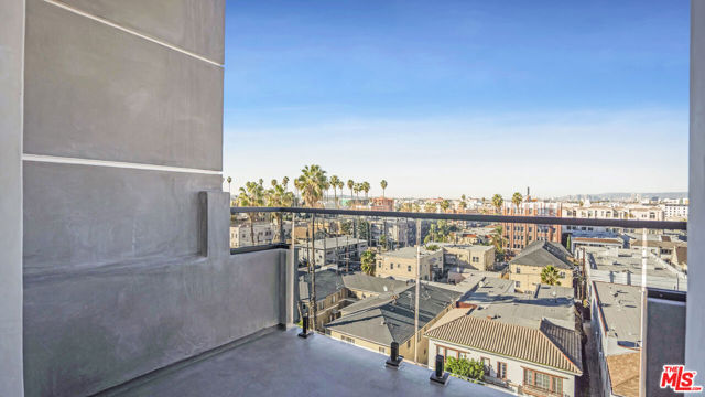 846 S Mariposa Avenue, Los Angeles CA: https://media.crmls.org/mediaz/7e48c768-be19-4282-a94e-f35119061be2.jpg