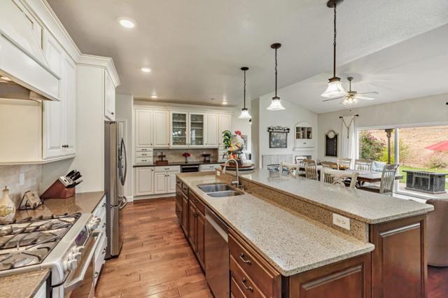 44737 Sun Valley Drive, King City CA: https://media.crmls.org/mediaz/7e48fb31-11c2-4fbb-8eea-27fdd2cff944.jpg