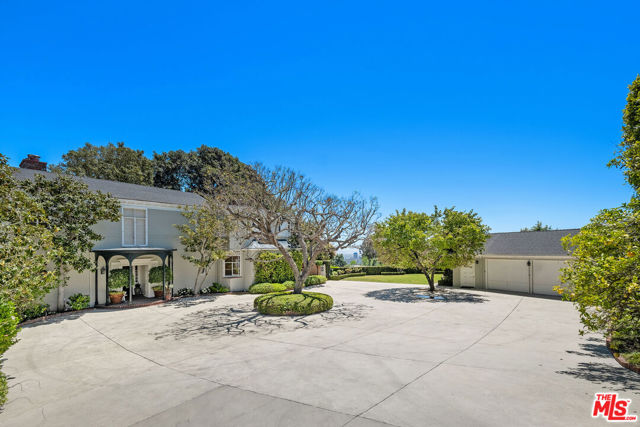 11080 Chalon Road, Los Angeles CA: https://media.crmls.org/mediaz/7e48fc97-be28-4e60-9c6c-9ab42b22ccc4.jpg