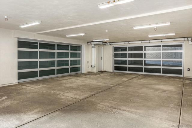 165 Pine Ave, Carlsbad CA: https://media.crmls.org/mediaz/7e49075d-f824-4331-ab7c-fe4ad60bb530.jpg