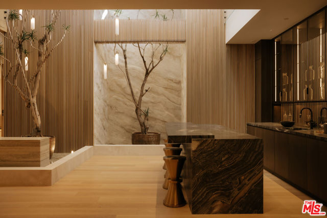 16187 Royal Oak Road, Encino CA: https://media.crmls.org/mediaz/7e490f3e-e09b-4263-bb6d-aed4fe38b9bc.jpg