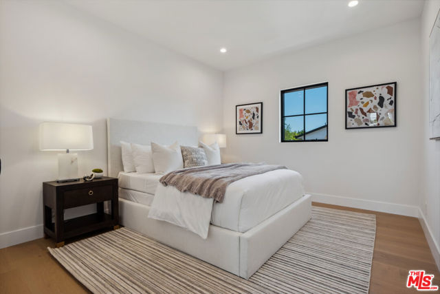 4949 Sancola Avenue, Toluca Lake CA: https://media.crmls.org/mediaz/7e4975ac-760e-4583-b677-6fd06a53dc76.jpg