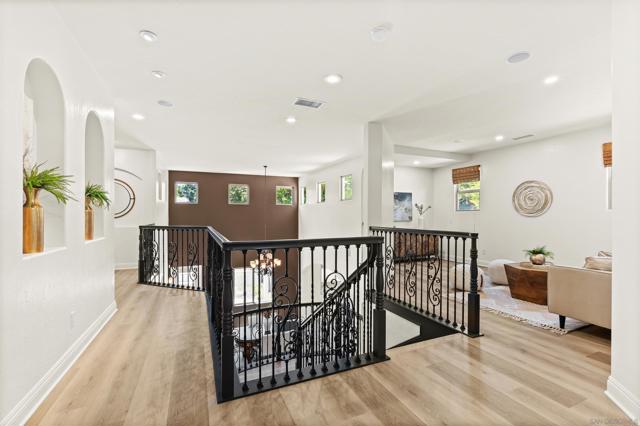 101 Lion Circle, Chula Vista CA: https://media.crmls.org/mediaz/7e49abf0-a720-4de0-a8f0-592813a6fb5a.jpg