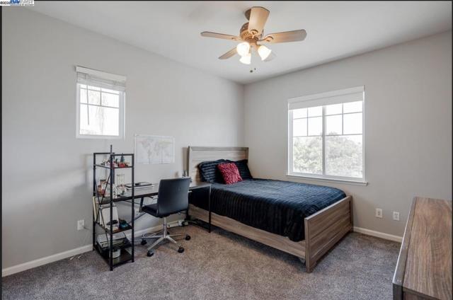 Image 31 of 45 For 871 Emily Ct