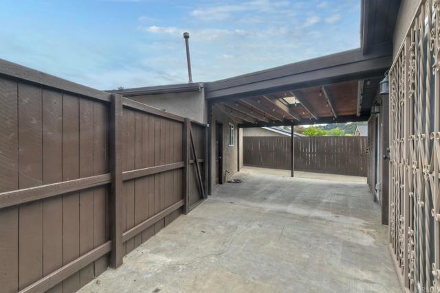 4960 Sparks Avenue, San Diego CA: https://media.crmls.org/mediaz/7e4ad2d7-b7cc-40d7-9f3a-15f0303567f9.jpg