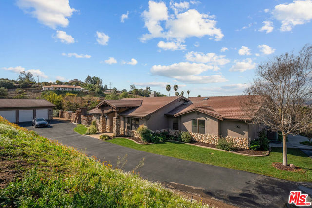 32070 Via Vera, Bonsall CA: https://media.crmls.org/mediaz/7e4b1bf6-d0fa-4842-bc9f-da613e0e8834.jpg