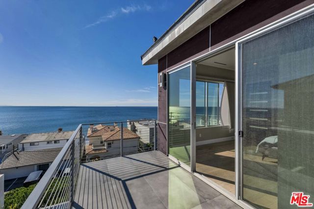 25423 Malibu Road, Malibu CA: https://media.crmls.org/mediaz/7e4b2177-db25-4a83-a146-fb79b17ab3c2.jpg