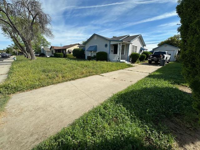 2042 E Mayfair, Fresno CA: https://media.crmls.org/mediaz/7e4b254f-a099-49f4-9815-bd2b982cbe4a.jpg