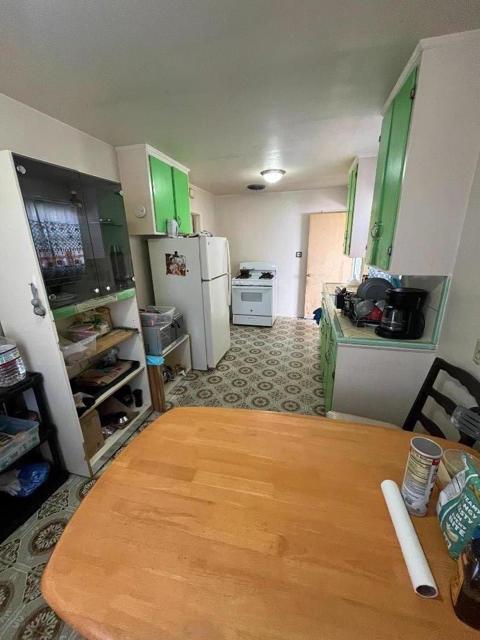 210 7th Lane, South San Francisco CA: https://media.crmls.org/mediaz/7e4b6bca-e563-46ca-b451-77bd550ba64d.jpg