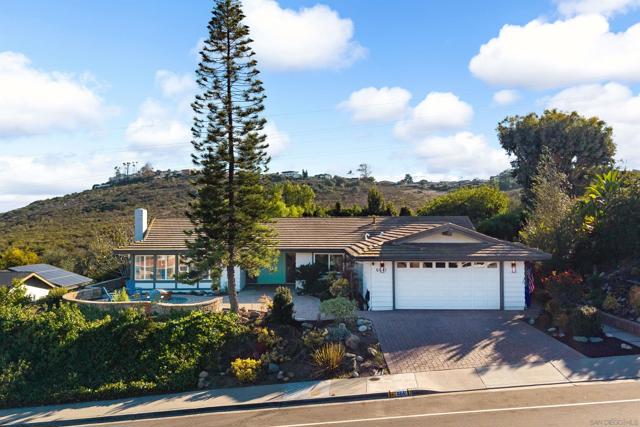 6641 Murray Park Dr, San Diego CA: https://media.crmls.org/mediaz/7e4b723b-08cf-442a-a30e-2c129dec80a5.jpg