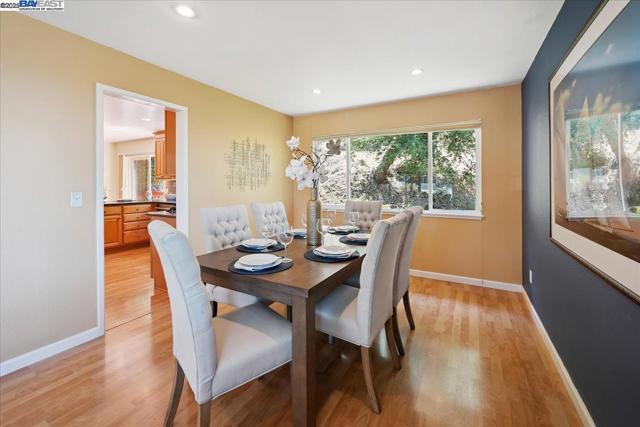 3457 Hackamore Dr, Hayward CA: https://media.crmls.org/mediaz/7e4bd55e-521e-4e0d-9b50-4fa0e53dd060.jpg