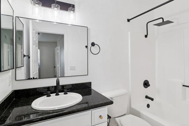 Detail Gallery Image 19 of 49 For 5010 Los Morros Way #26,  Oceanside,  CA 92057 - 2 Beds | 2 Baths