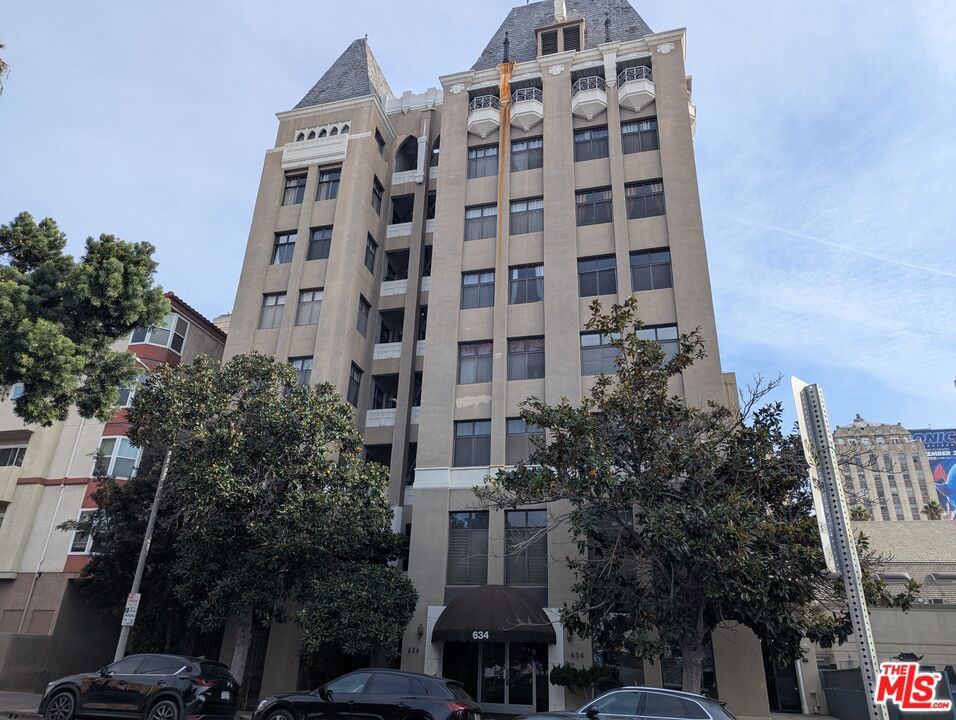 634 S Gramercy Place #702