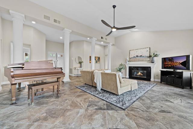 Detail Gallery Image 7 of 62 For 2216 Blossom Hill Ln, Escondido,  CA 92029 - 5 Beds | 4/1 Baths