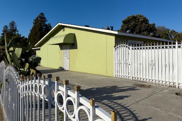 608 Balfour Drive, San Jose CA: https://media.crmls.org/mediaz/7e4d45fe-3059-488a-a47a-ce56d9489ca6.jpg