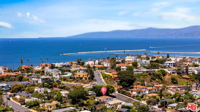 408 W Manchester Avenue, Playa del Rey CA: https://media.crmls.org/mediaz/7e4d50d6-b42a-46ef-a89b-c2ca9c8be641.jpg