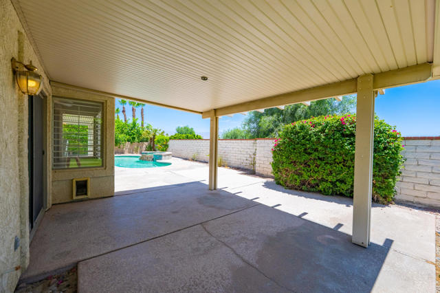 44950 Calle Santa Barbara, La Quinta CA: https://media.crmls.org/mediaz/7e4e2754-f5f3-4fd6-b5c4-314ec92bf71f.jpg