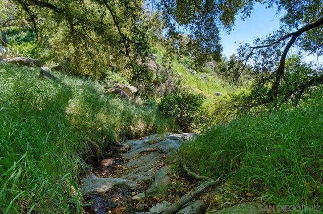 24903 Oakana Rd, Ramona CA: https://media.crmls.org/mediaz/7e4e2d41-f440-41fc-8011-ff09ba9e43ef.jpg
