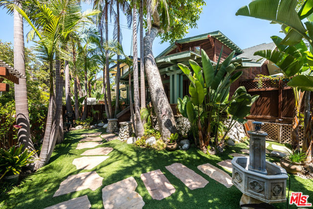 454 E Rustic Road, Santa Monica CA: https://media.crmls.org/mediaz/7e4e41f2-922c-46ac-9b18-4501f25faed0.jpg
