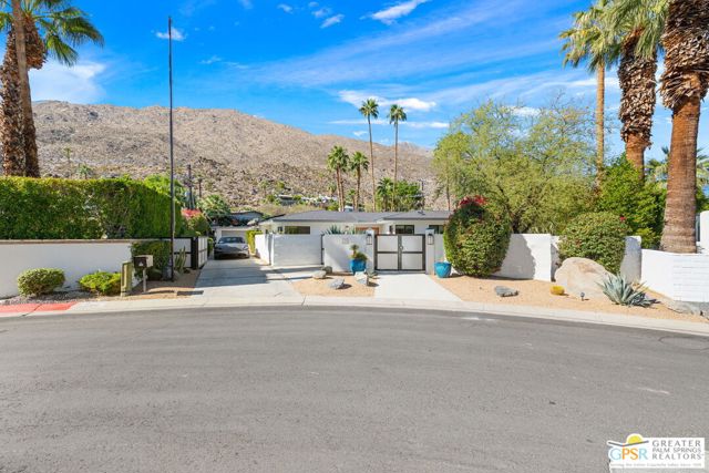 290 W Lilliana Drive, Palm Springs CA: https://media.crmls.org/mediaz/7e4f0f3e-3ef0-446b-82f3-ac785c1443c8.jpg